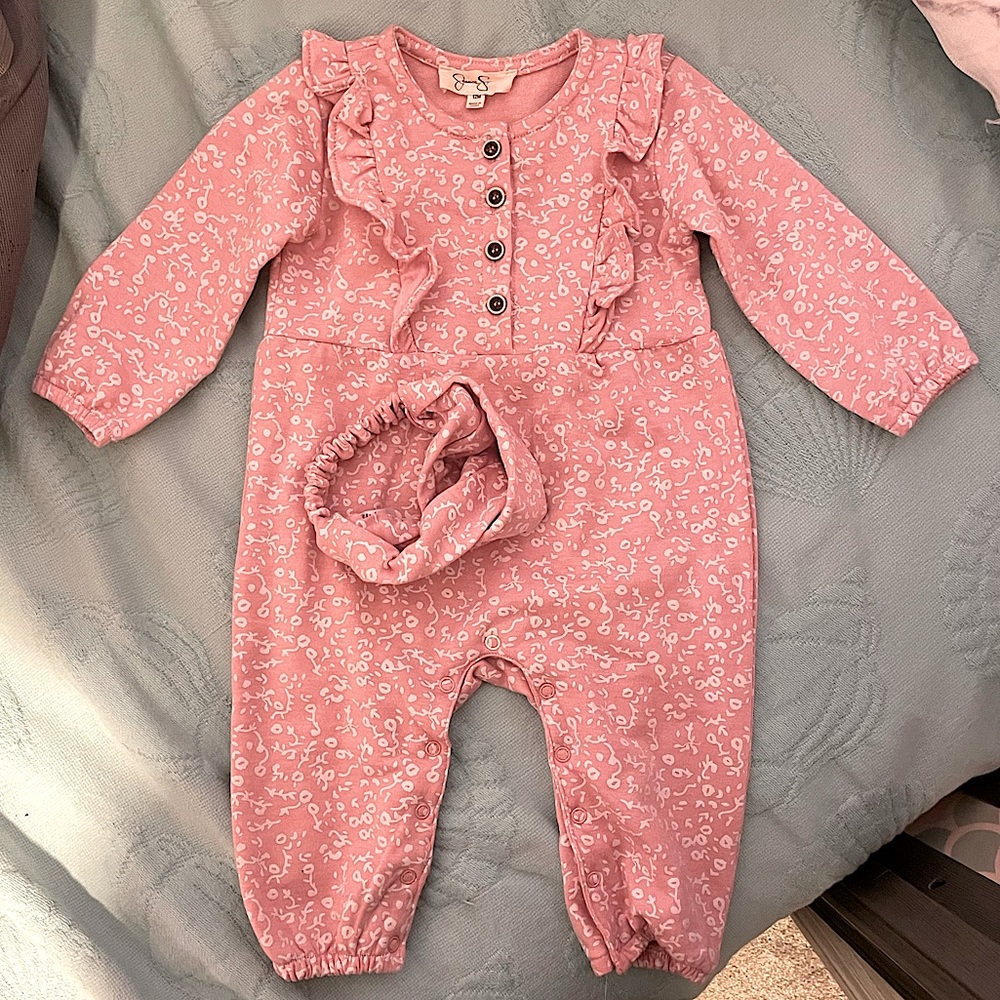 Jessica Simpson jumpsuit outfit